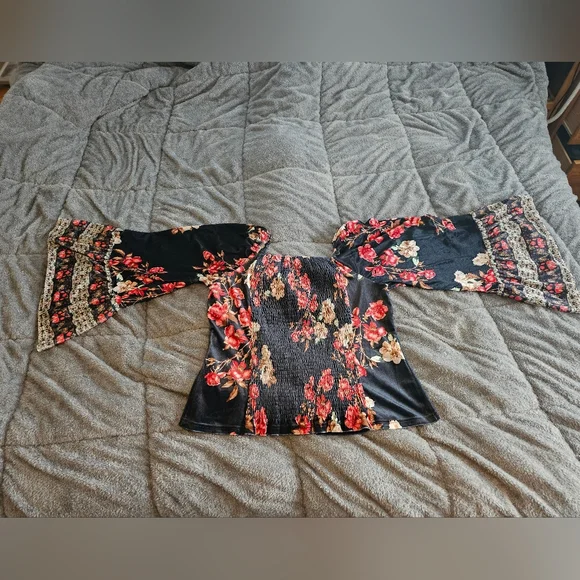Venus Velvet Floral Print Top - Picture 2 of 6